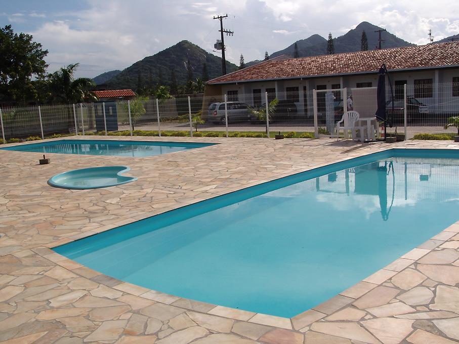 Kitinete Em Matinhos Com Piscina Exterior foto