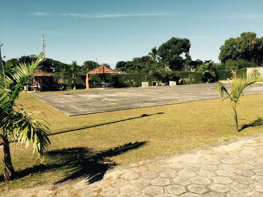 Kitinete Em Matinhos Com Piscina Exterior foto