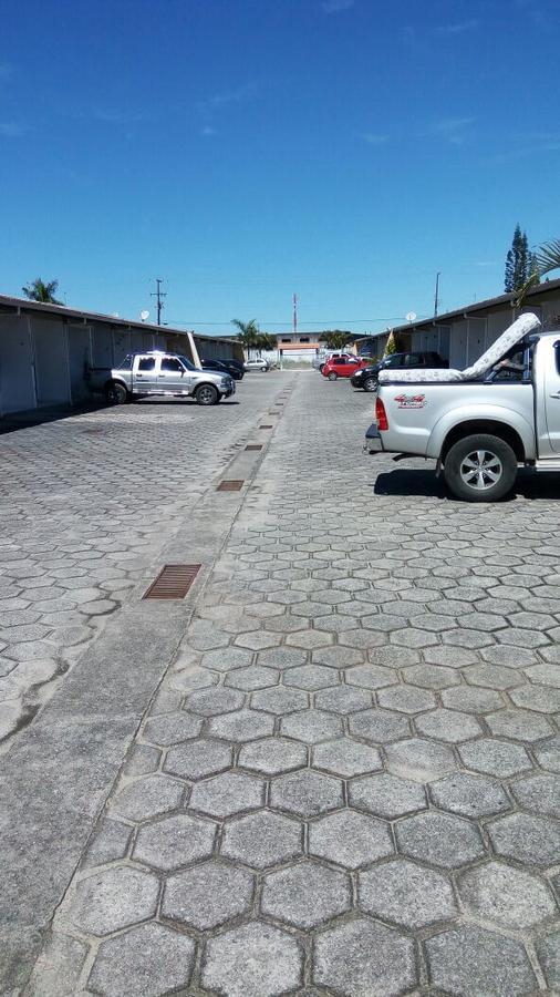 Kitinete Em Matinhos Com Piscina Exterior foto
